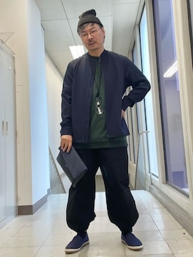 「アイテム（クラッチバッグ、ブルー系）」を使った、MAKOTO AI Kaminaさん（メンズ・170cm）の春コーディネート