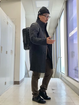 「TAKEO KIKUCHI（タケオキクチ）のカシミヤブレンド ビーバー調ピンヘッドスタンドカラーコート（その他アウター、グレー系）」を使った、MAKOTO AI Kaminaさん（メンズ・171cm）の冬コーディネート