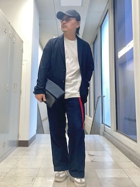 「アイテム（クラッチバッグ、グレー系）」を使った、MAKOTO AI Kaminaさん（メンズ・170cm）の春コーディネート