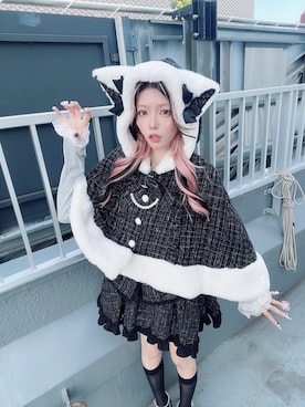 「Ank Rouge（アンクルージュ）のネコちゃんキラキラツイードポンチョ（ポンチョ、ブラック系）」を使った、さきちゃんさん（レディース・167cm）の秋コーディネート