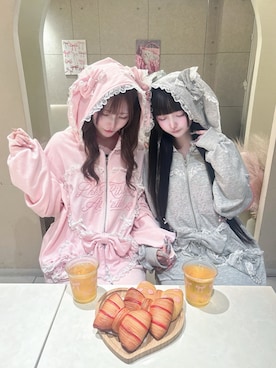 「Ank Rouge（アンクルージュ）のハートウサギのBIGパーカー（Tシャツ/カットソー、グレー系）」を使った、さきちゃんさん（レディース・167cm）の秋コーディネート