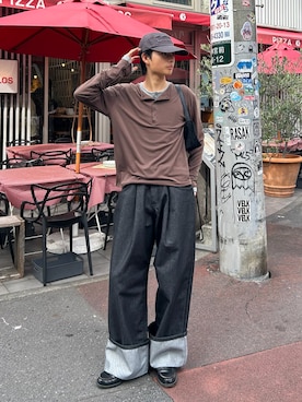 「Chikashitsu +（チカシツプラス）のアイテム（デニムパンツ、ブラック系）」を使った、ゆうとさん（メンズ・175cm）の春コーディネート