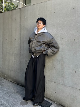 「Chikashitsu +（チカシツプラス）のアイテム（スラックス）」を使った、ゆうとさん（メンズ・175cm）の春コーディネート