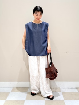 「ITEMS URBANRESEARCH（アイテムズ アーバンリサーチ）のレーヨンデニムノースリーブブラウス（シャツ/ブラウス、ブルー系）」を使った、おすみさん（レディース・152cm）の夏コーディネート