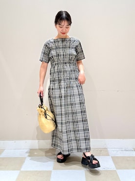 「SENSE OF PLACE by URBAN RESEARCH（センスオブプレイスバイアーバンリサーチ）のチェックシャーリングワンピース（ワンピース、ブラック系）」を使った、おすみさん（レディース・152cm）の夏コーディネート