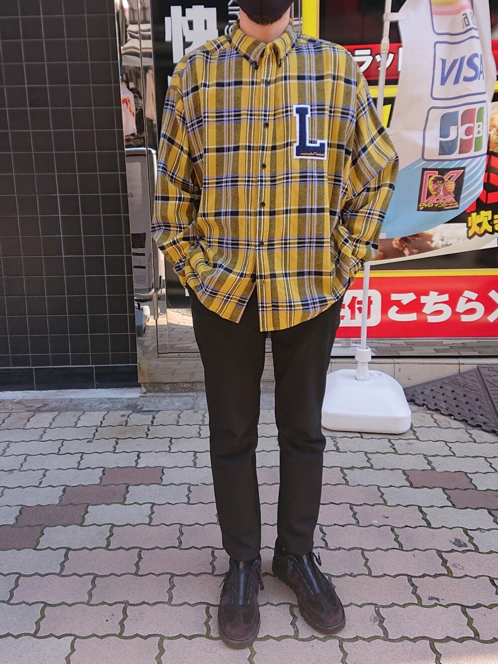 「大人カジュアル、オトナカジュアル、きれいめカジュアル、春アウター、カジュアルコーデ、カジュアル、チェック、チェックシャツ、パンツスタイル、パンツコーデ、ファッションの力を信じよう、カジュアルスタイル、ラフ、春コーデ、パンツ」｜「B'2ndのPointChary EASY PANTS/ イージーパンツ（スラックス、ブラック系）」を使った、神田潔さん（メンズ・175cm）の冬コーディネートの1枚目の写真