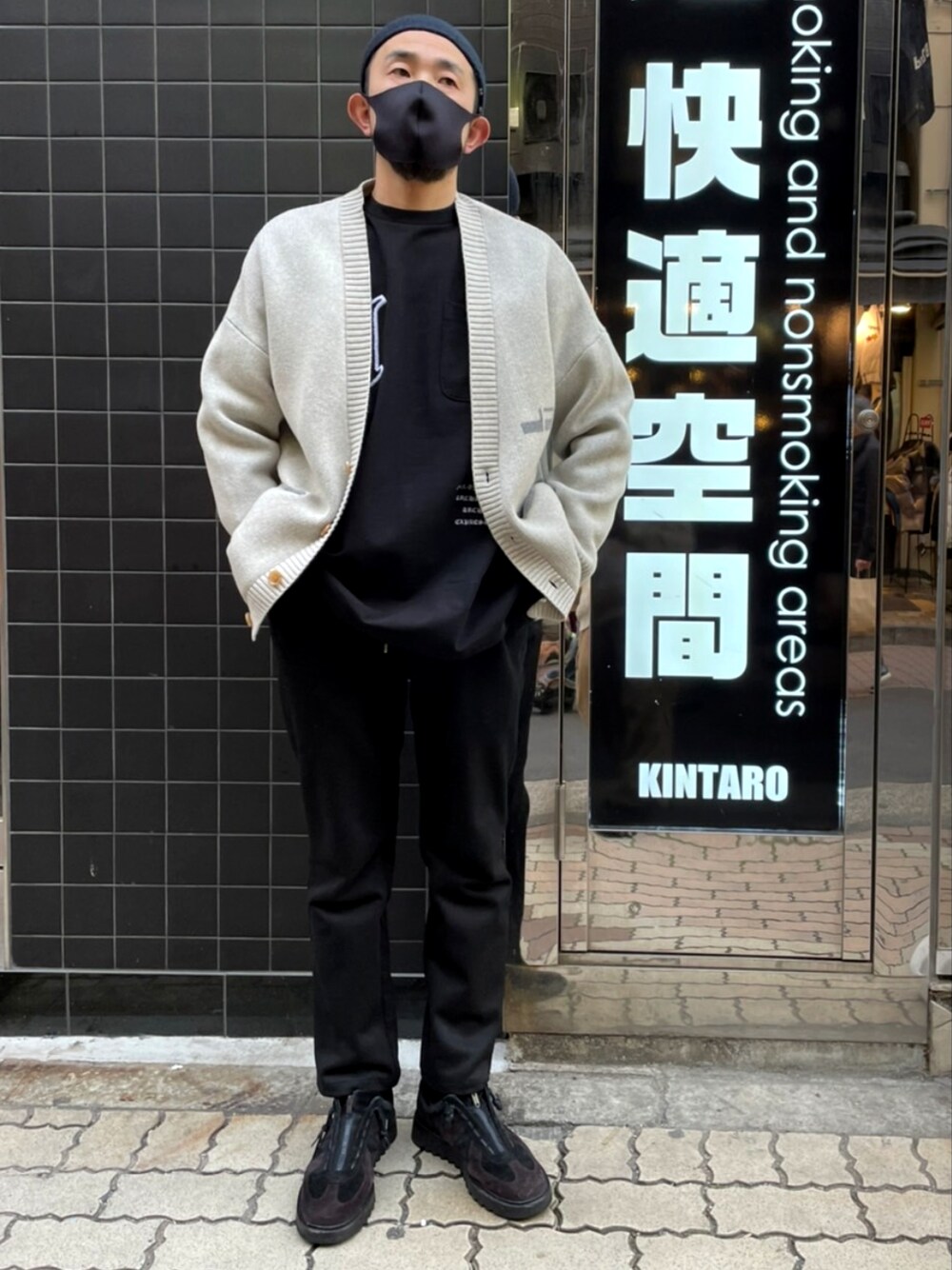 「大人カジュアル、ビッグシルエット、春コーデ、きれいめカジュアル、今日のコーデ、シンプル、プチプラコーデ、カーディガン、カジュアル、カジュアルコーデ、カーディガンコーデ、オトナカジュアル、カジュアルスタイル、カジュアルストリート、ファッションの力を信じよう」｜「LUSORのLUSOR（ルーソル） Wジャカードロゴカーディガン（カーディガン/ボレロ、グレー系）」を使った、神田潔さん（メンズ・175cm）の冬コーディネートの1枚目の写真