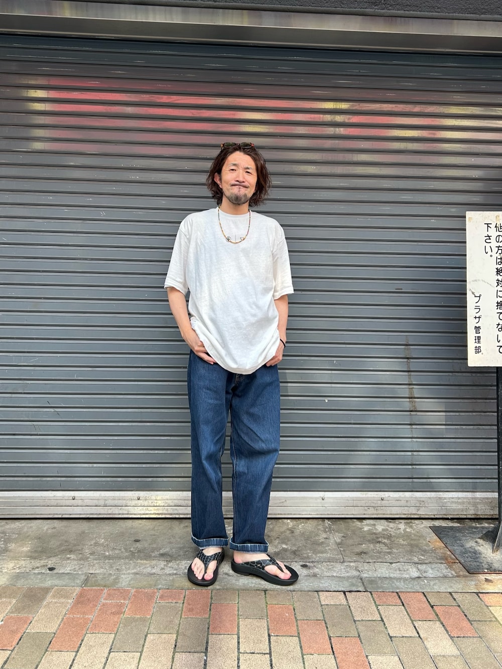 「OOFOSのOOFOS x Children of the discordance / x OORIGINAL コラボ ウーオリジナル サンダル（サンダル、ブラック系）」を使った、神田潔さん（骨格ナチュラル・メンズ・173cm）の夏コーディネートの1枚目の写真