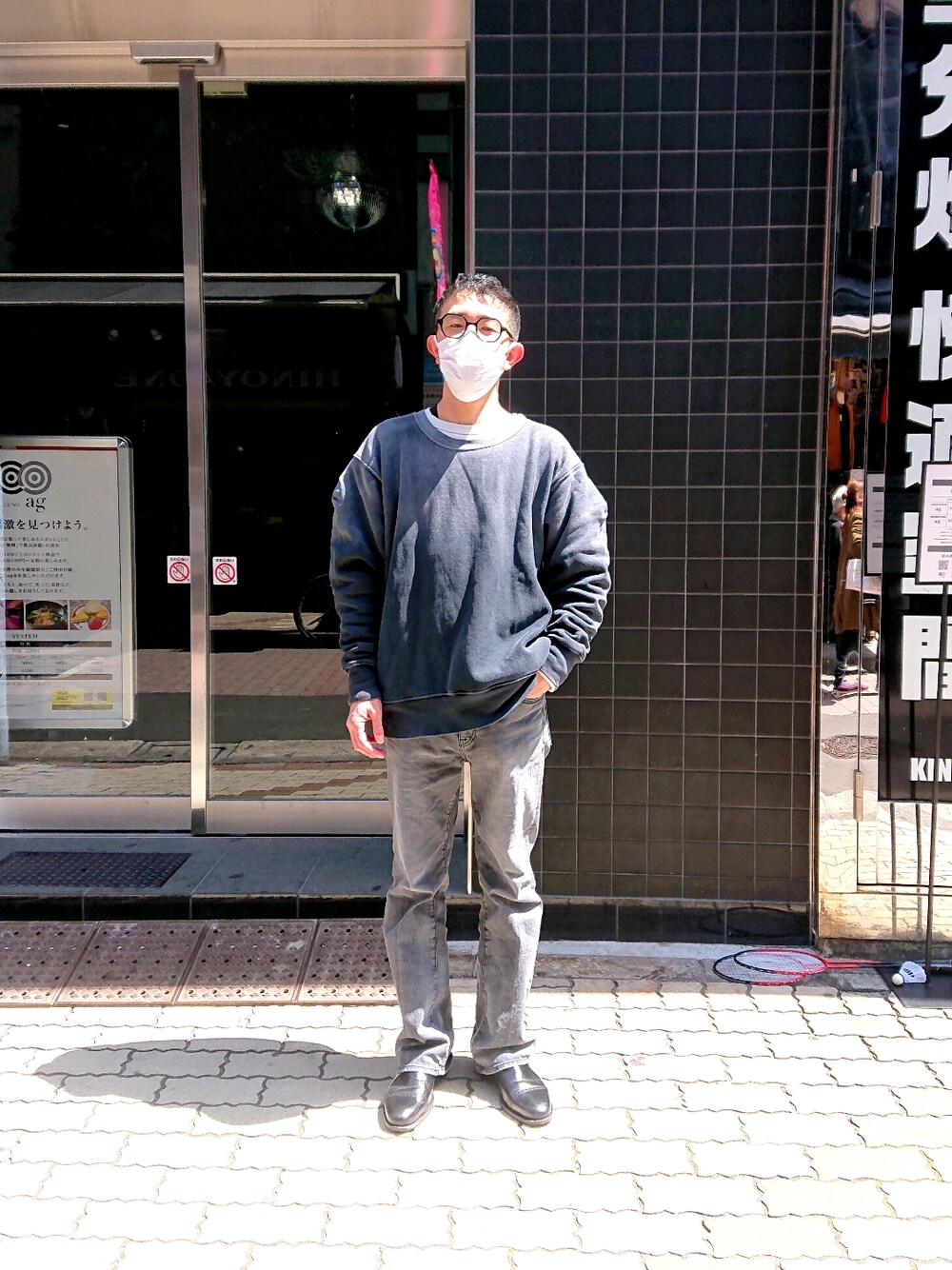 「休日スタイル、シンプル、カジュアル、春コーデ、休日コーデ、オーバーサイズ、ビッグシルエット、春カラー、デニムコーデ、ブラック、プチプラ、ブラックコーデ、ブラックデニム、ファッションの力を信じよう、カジュアルコーデ」｜「surtのSURT (サート） FLARE HEM（デニムパンツ、ブラック系）」を使った、神田潔さん（メンズ・175cm）の春コーディネートの1枚目の写真