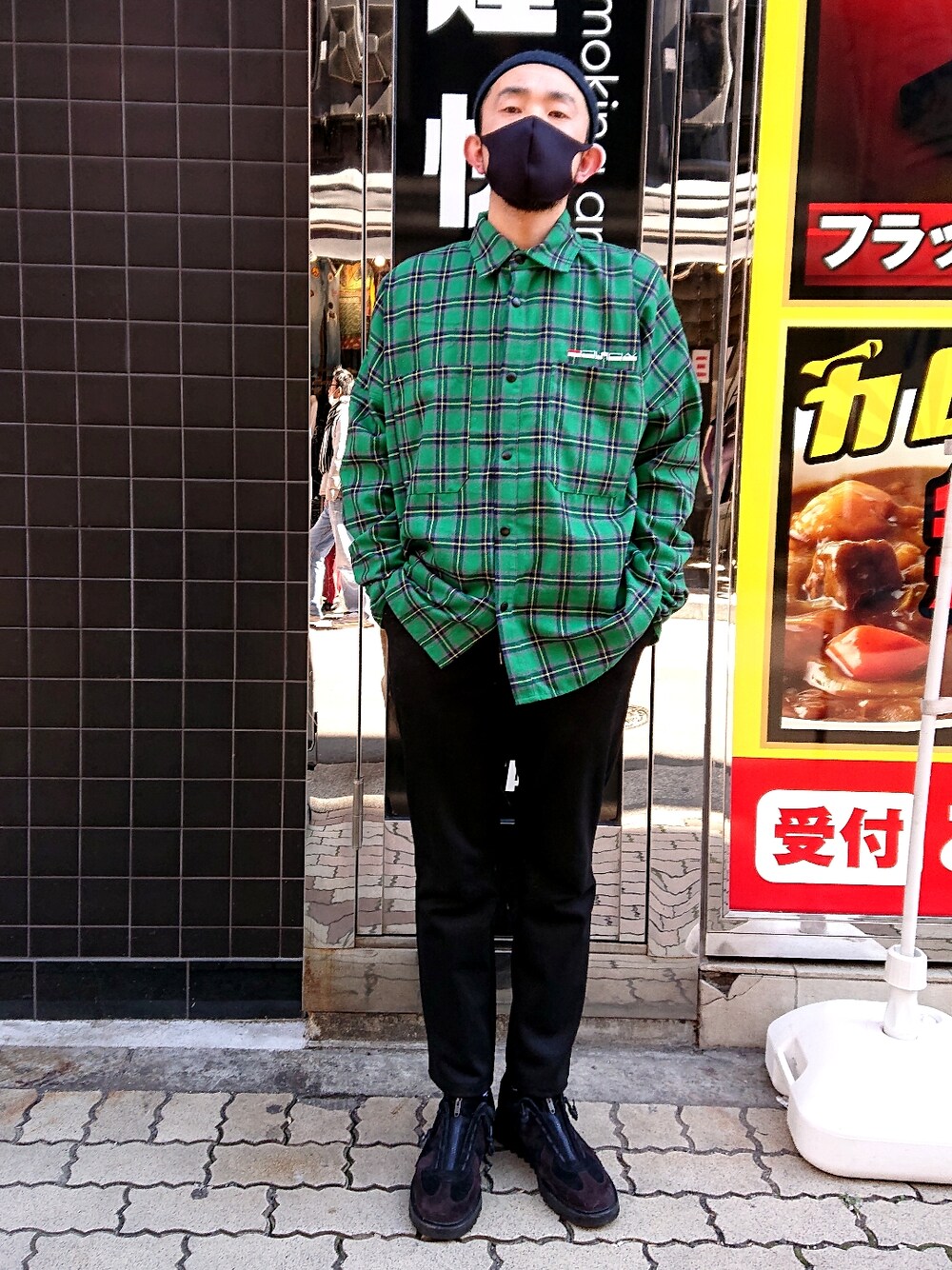 「大人カジュアル、オトナカジュアル、きれいめカジュアル、春アウター、プチプラコーデ、シャツスタイル、シャツ、シンプル、シンプルコーデ、チェック、チェックシャツ、パンツスタイル、パンツコーデ、ファッションの力を信じよう、カジュアルスタイル」｜「B'2ndのPointChary EASY PANTS/ イージーパンツ（スラックス、ブラック系）」を使った、神田潔さん（メンズ・175cm）の冬コーディネートの1枚目の写真