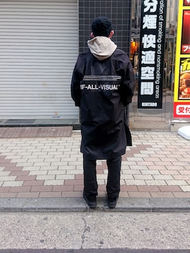 「A4A（エーフォーエー）のアイテム（ステンカラーコート）」を使った、神田潔さん（メンズ・175cm）の春コーディネート