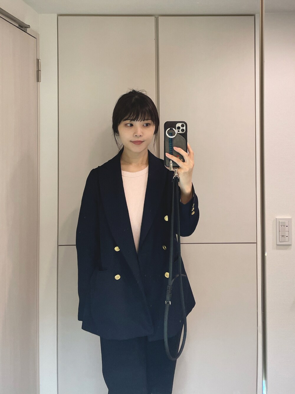 「カジュアルコーデ、オトナ女子、きれいめカジュアル、シンプル、ジャケットスタイル、紺ブレ、アメリカンスリーブ、アメスリタンク、ピンク×ネイビー、低身長女子」｜「SeaRoomlynnのアイテム（タンクトップ、ピンク系）」を使った、co_baby5さん（レディース・153cm）の春コーディネートの1枚目の写真