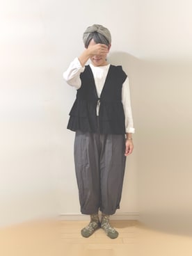 「meilmada（メイルマダ）の《追加》麻混ソフトシアーフリルベスト（シャツ/ブラウス、ブラック系）」を使った、ratoさん（レディース・154cm）の秋コーディネート