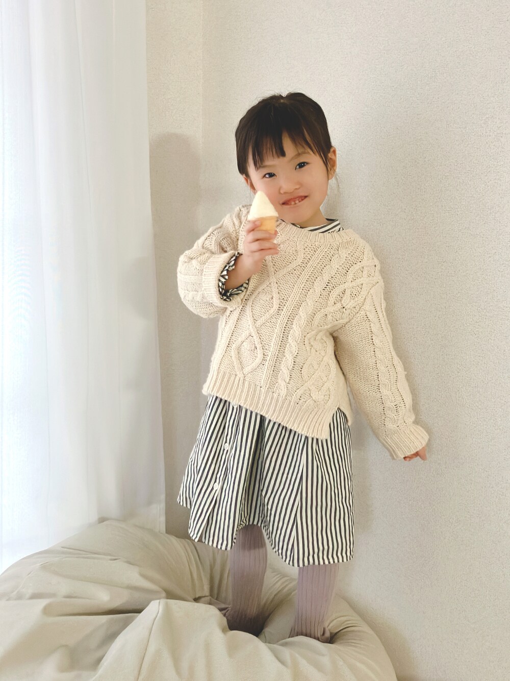 「休日スタイル、おんなのこ、キッズコーデ、ワンピース、シャツワンピ、リブタイツ、100cm、ニットコーデ、ストライプ、いいね、save、フォローお願いします🤑」｜「BREEZEのアイテム（シャツワンピース、その他）」を使った、miipuuさん（キッズ・100cm）の冬コーディネートの1枚目の写真