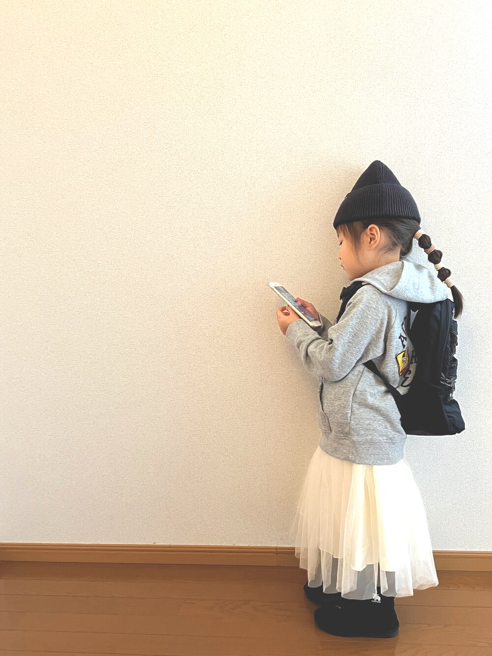 「カジュアルコーデ、休日スタイル、パーカー、ロングスカート、冬コーデ、100cm、4歳、キッズファッション、お洒落さんとつながりたい、いいね、save、フォローお願いします🤑」｜「BREEZEのアイテム（ニットキャップ/ビーニー、ブラック系）」を使った、miipuuさん（キッズ・100cm）の冬コーディネートの1枚目の写真