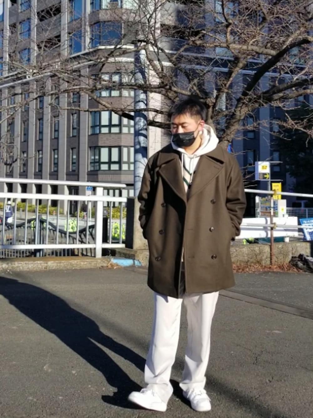 「UNIQLO+J、+J、GU、SON OF THE CHEESE、サノバチーズ、OPENINGACT、NIKE、ストリートコーデ、ストリートファッション、ピーコート、ヘビーウェイトビッグスウェットパーカ、プチプラミックス、ニットベスト、スラックス」｜「UNIQLOのアイテム（ピーコート、グリーン系）」を使った、たこさん（メンズ・173cm）の冬コーディネートの1枚目の写真