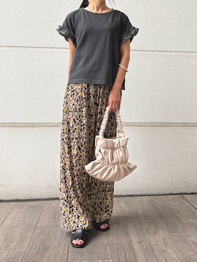 「ITEMS URBANRESEARCH（アイテムズ アーバンリサーチ）のドッキングフリルTシャツ（Tシャツ/カットソー、ブラック系）」を使った、miyama1219さん（レディース・155cm）の夏コーディネート