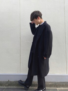 「黒コーデ」｜「アイテム（チェスターコート）」を使った、ta_moさん（メンズ・179cm）の冬コーディネート