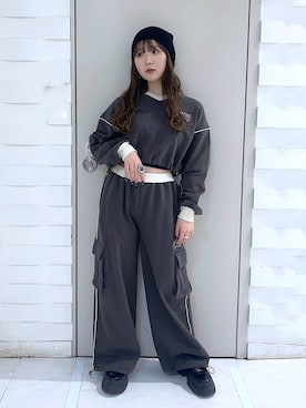 「PBLIM（ページボーイリム）のPAGEBOYLIM/バイカラーVショートプル（スウェット）」を使った、kotokoさん（レディース・160cm）の冬コーディネート