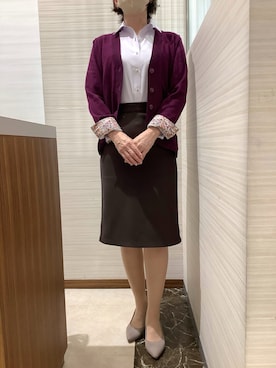 「TOKYO SHIRTS（トウキョウシャツ）の裾丸Ｖネックニットカーディガン（カーディガン/ボレロ）」を使った、SHIRTS PLAZA 長崎みらいココウォーク店さん（レディース・164cm）の秋コーディネート