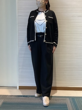 「TOKYO SHIRTS（トウキョウシャツ）のマットジョーゼット 配色 フレアブラウス 長袖 レディースデザインシャツ（シャツ/ブラウス、ホワイト系）」を使った、SHIRTS PLAZA 長崎みらいココウォーク店さん（レディース・162cm）の秋コーディネート