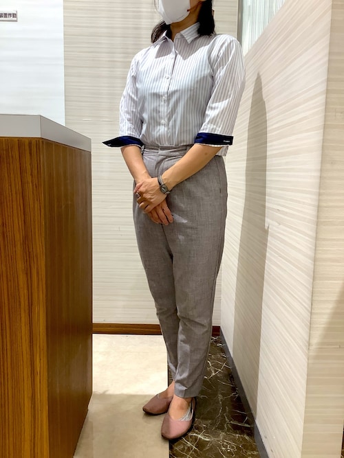 定価４万★フランス製イネス★女性らしい襟開きＴシャツ水色コンパクトリブInese セール】形態安定ノーアイロン レギュラー 5分袖ビジネス
