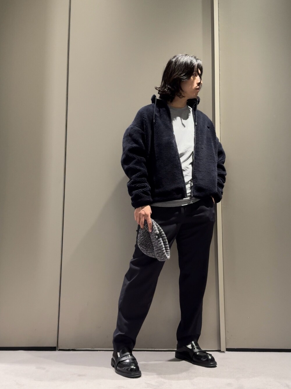 「リバーシブル、ブルゾン、ボアジャケット、ローファー、ビーニー、ニットキャップ、Tシャツ、休日スタイル、ロンT、シンプル、きれいめカジュアル、オトナカジュアル、ロゴT」｜「💬EMPORIO ARMANI表参道店・公式LINEはこちらのアイテム（その他、その他）」を使った、SANNANDESUさん（メンズ・179cm）の秋コーディネートの1枚目の写真