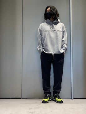 「ロゴパーカー」｜「アイテム（スウェットパンツ）」を使った、SANNANDESUさん（メンズ・179cm）の春コーディネート