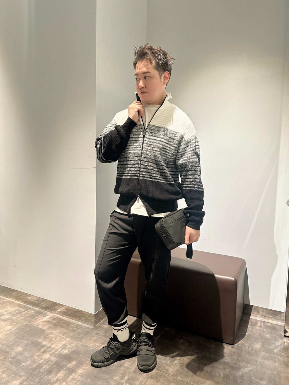 EMPORIO ARMANI 美品　新品同様　ショルダーバッグ 黒 新品 EMPORIO ARMANI エンポリオアルマーニ ショルダーバッグ 黒