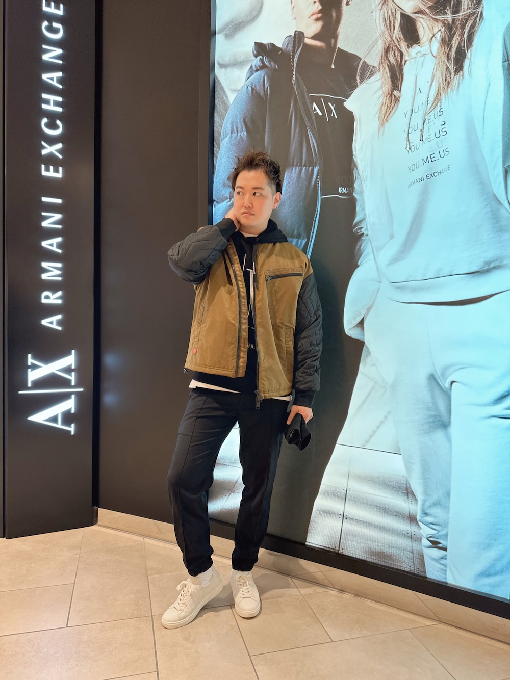 「AXchanger、AXchange、armaniexchange、メンズコーデ、秋コーデ、ビッグシルエット、カジュアルコーデ、ブラックコーデ、パーカー、ミリタリージャケット、スニーカーコーデ、いいね、save、フォローお願いします🤑」｜「ARMANI EXCHANGEの【A|X アルマーニ エクスチェンジ】オレンジラベル　ボンバージャケット（ブルゾン、ブラウン系）」を使った、E.YASUさん（メンズ・175cm）の秋コーディネートの1枚目の写真