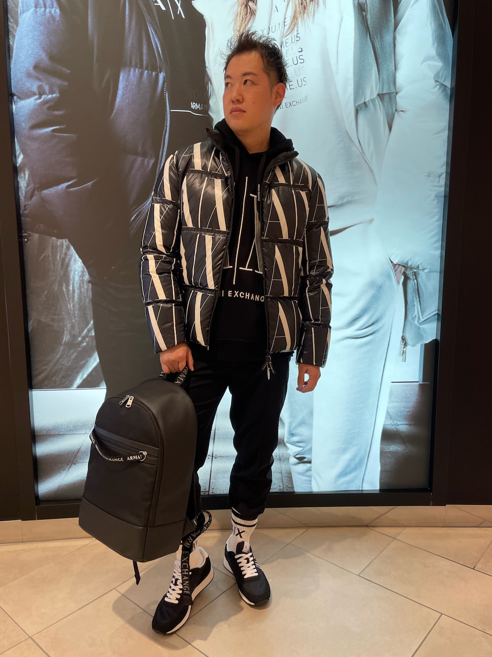 「アルマーニエクスチェンジ、armaniexchange、ARMANIEXCHANGE、Armani Exchange、大人コーデ、カジュアルコーデ、シンプルコーデ、韓国ファッション、オーバーサイズ、ストリート、ブラック」｜「ARMANI EXCHANGEの【A|X アルマーニ エクスチェンジ】ICON スウェットパーカ（スウェット、ブラック系）」を使った、E.YASUさん（メンズ・175cm）の秋コーディネートの1枚目の写真