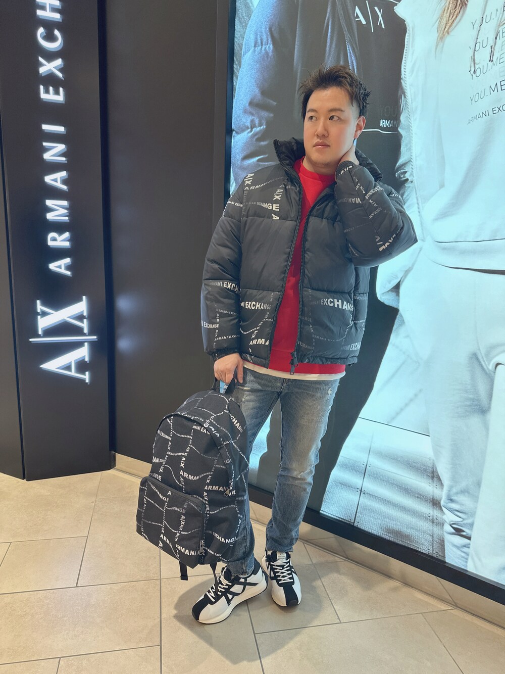 「armaniexchange、AXchanger、AXchange、休日スタイル、冬コーデ、今日のコーデ、お洒落さんとつながりたい、大人カジュアル、いいね、save、フォローお願いします🤑、大人コーデ、デニムパンツ、スニーカー、カジュアルコーデ」｜「ARMANI EXCHANGEの【A|X アルマーニ エクスチェンジ】ロゴライン　スウェットプルオーバー（スウェット、レッド系）」を使った、E.YASUさん（メンズ・175cm）の冬コーディネートの1枚目の写真