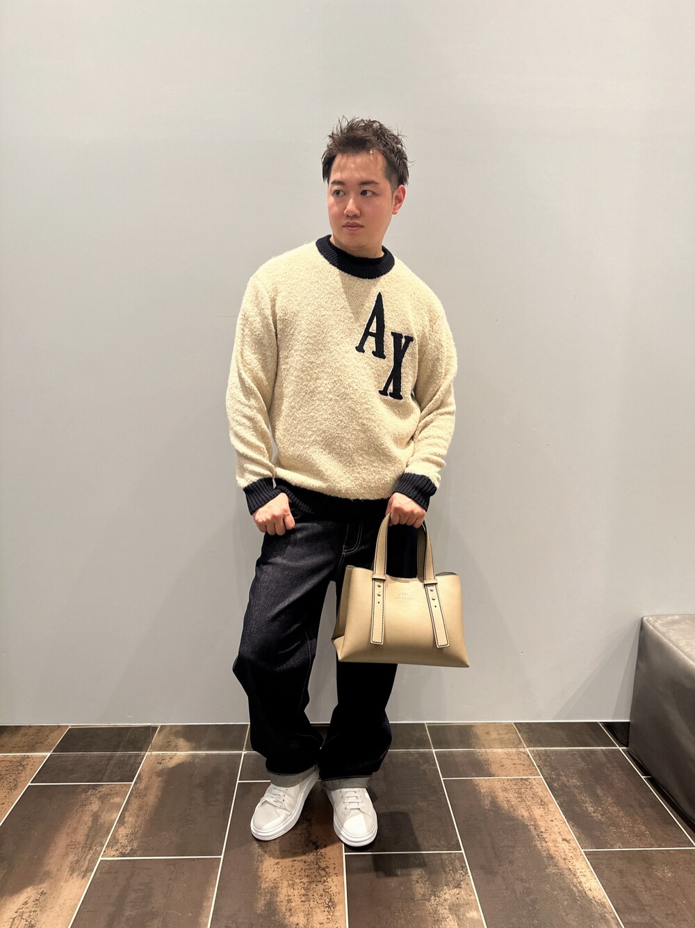 「AXchanger、AXchange、armaniexchange、秋冬コーデ、休日スタイル、メンズファッション、大人カジュアル、秋服コーデ、古着MIX、秋、カジュアル、お洒落さんとつながりたい、オーバーサイズ、ワイドデニム、いいね、save、フォローお願いします🤑」｜「ARMANI EXCHANGEの【A|X アルマーニ エクスチェンジ】A|Xロゴ　ボックストートバッグ（トートバッグ、ブラック系）」を使った、E.YASUさん（メンズ・175cm）の秋コーディネートの1枚目の写真
