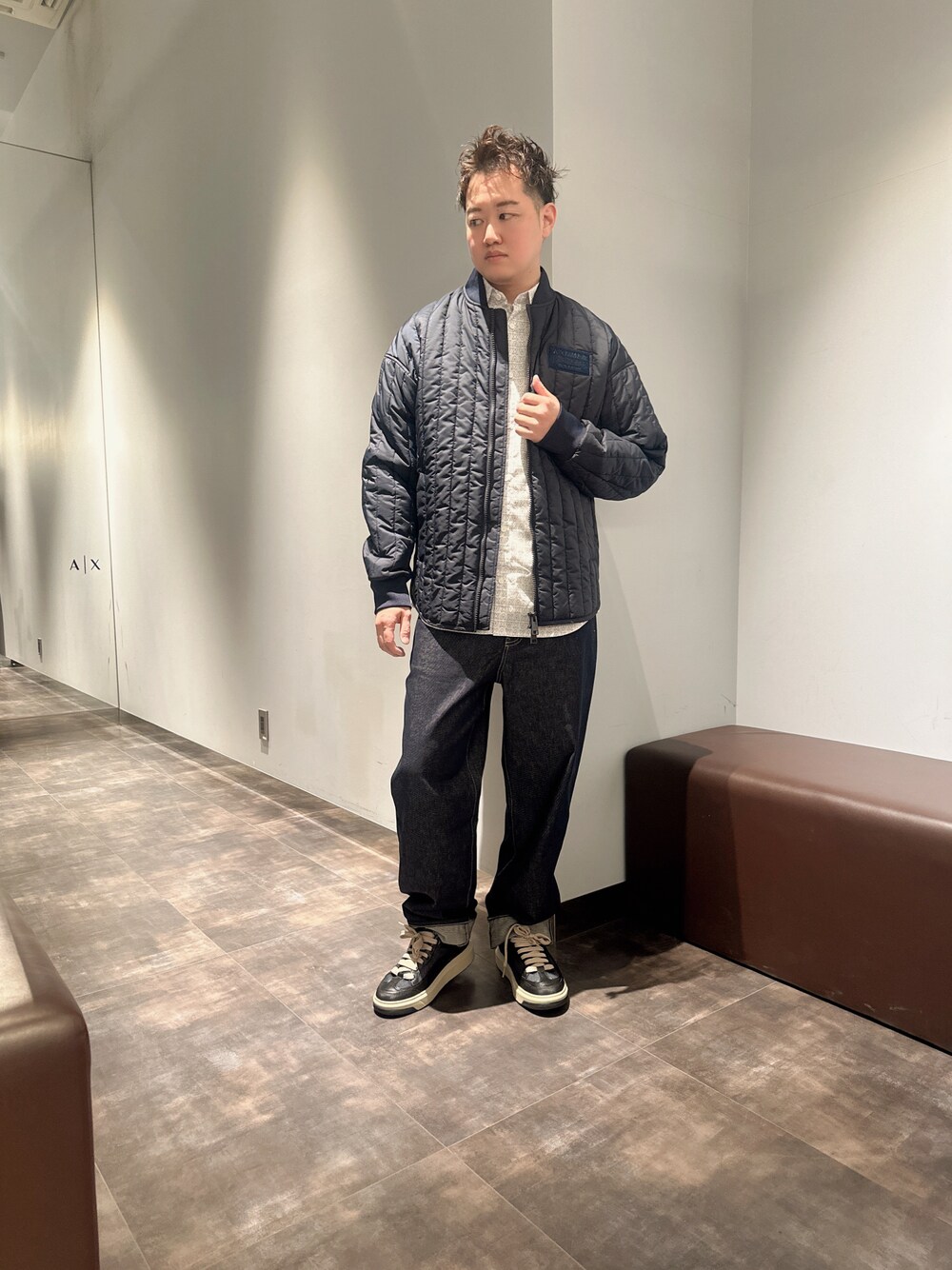 「AXchanger、AXchange、ファッションを楽しもう、メンズコーデ、きれいめカジュアル、ビッグシルエット、シンプルコーデ、カジュアルコーデ、秋コーデ、ゆるコーデ、メンズファッション、スニーカー、スニーカーコーデ、レイヤードスタイル、いいね、save、フォローお願いします🤑」｜「ARMANI EXCHANGEの【A|X アルマーニ エクスチェンジ】リサイクルナイロン製　キルティングブルゾン（ブルゾン、ブルー系）」を使った、E.YASUさん（メンズ・175cm）の秋コーディネートの1枚目の写真