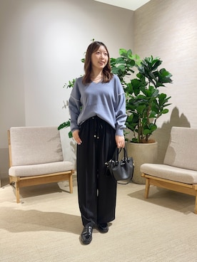 「Jena espace merveilleux(ジェナ エスパスメルヴェイユ)のドルマンVニット(ニット/セーター、ブルー系)」を使った、ひなのさん(レディース・156cm)の秋コーディネート