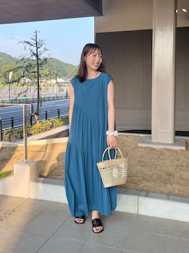 「Jena espace merveilleux（ジェナ　エスパスメルヴェイユ）のシアースパンワンピース（ワンピース、ブルー系）」を使った、ひなのさん（レディース・156cm）の夏コーディネート
