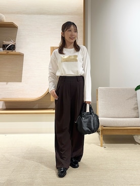 「Jena espace merveilleux(ジェナ エスパスメルヴェイユ)の箔プリントカットソー(Tシャツ/カットソー、ホワイト系)」を使った、ひなのさん(レディース・156cm)の秋コーディネート