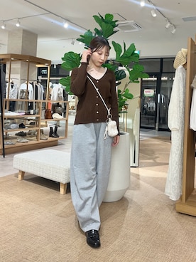 「Jena espace merveilleux(ジェナ エスパスメルヴェイユ)の【PalinkA/パリンカ】レースレイヤード風ニット(ニット/セーター、ブラウン系)」を使った、ひなのさん(レディース・156cm)の秋コーディネート