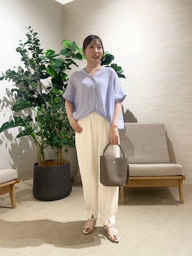 「Jena espace merveilleux（ジェナ　エスパスメルヴェイユ）の〈7/9インスタライブご紹介アイテム〉裾ドロストVネックシャツ（シャツ/ブラウス、パープル系）」を使った、ひなのさん（レディース・156cm）の夏コーディネート