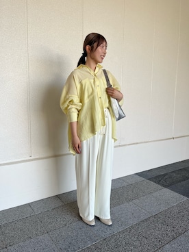 「Jena espace merveilleux（ジェナ　エスパスメルヴェイユ）の【ドライタッチ/通気性◎】バックシャーリングシャツ（シャツ/ブラウス、イエロー系）」を使った、ひなのさん（レディース・156cm）の春コーディネート