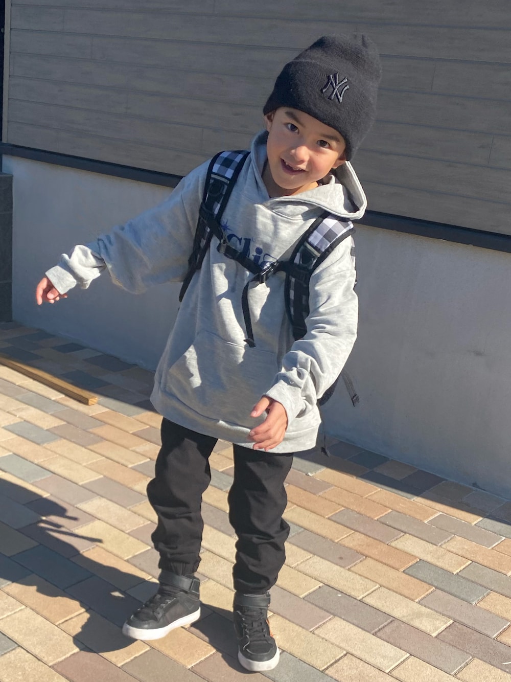 パーカーを使った「小学生男子」のキッズ人気ファッション