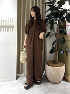 「mysty woman（ミスティウーマン）の【WEB限定/S,M展開】フリルスリーブイージーサロペ 1042840（サロペット/オーバーオール、ブラウン系）」を使った、rinoさん（レディース）の夏コーディネート