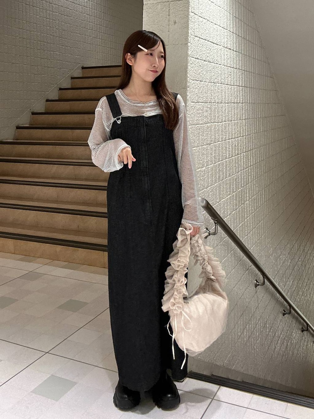 「フェミニン、着痩せ・細見え、きれいめ、ドットエスティ秋コーデ」｜「mysty womanのアソートスニーカーソールブーツ　134363（ブーツ、ブラック系）」を使った、rinoさん（レディース・156cm）の秋コーディネートの1枚目の写真