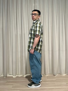 「アイテム（チノパンツ）」を使った、鄧江江さん（メンズ・168cm）の秋コーディネート