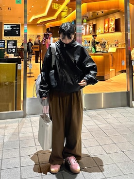 「アディダスオリジナルス」｜「アイテム（スラックス）」を使った、nanaka.さん（レディース・156cm）の冬コーディネート