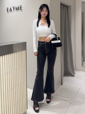 「EATME（イートミー）のレースアップフレアデニムパンツ（デニムパンツ、ブラック系）」を使った、奏さん（レディース・169cm）の春コーディネート
