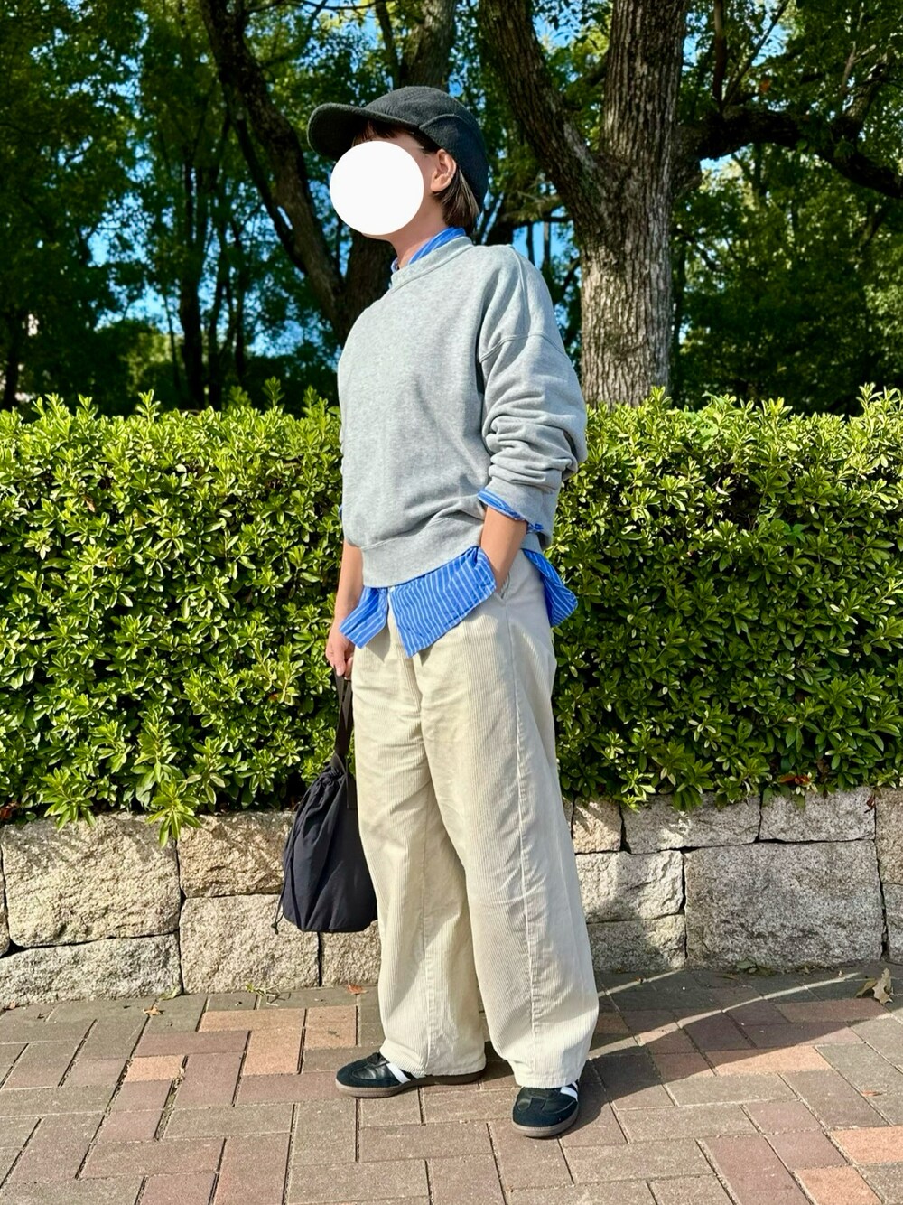 「プチプラ、プチプラコーデ、UNIQLOコーデ、着回しコーデ、オトナカジュアル、フリースキャップ、シャツ×スウェット、スウェット、ストライプシャツ、オトナカワイイ、メンズライクコーデ、マニッシュ、コーデュロイパンツ、淡色コーデ、ゆるコーデ」｜「UNIQLOのアイテム（スウェット、グレー系）」を使った、osushikkoさん（レディース・154cm）の秋コーディネートの1枚目の写真