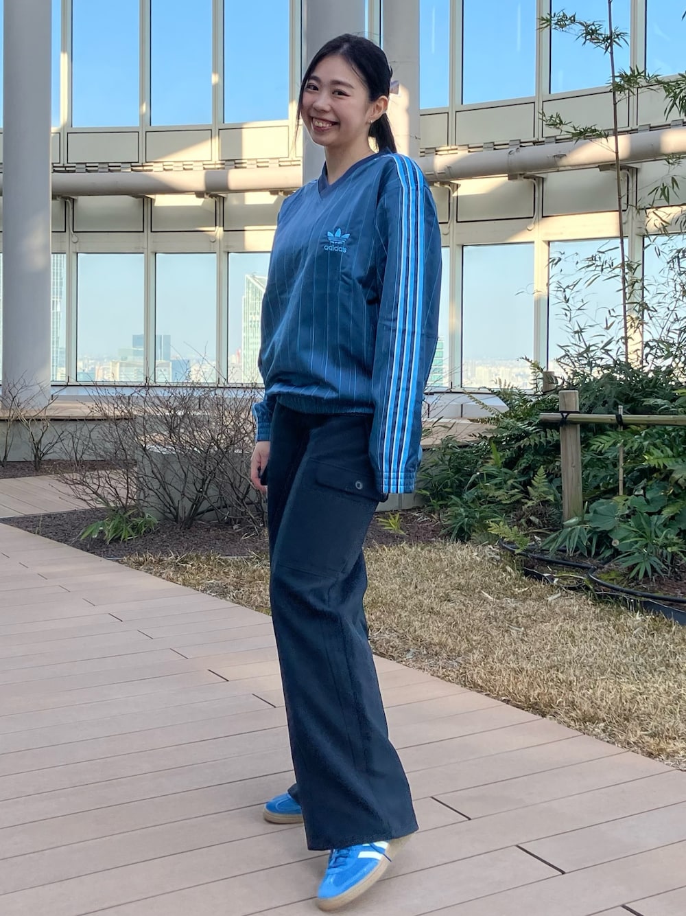 VALLAD ナイロンジャケット IO着用 IA(六本木オフィス)｜adidasのナイロンジャケットを使った