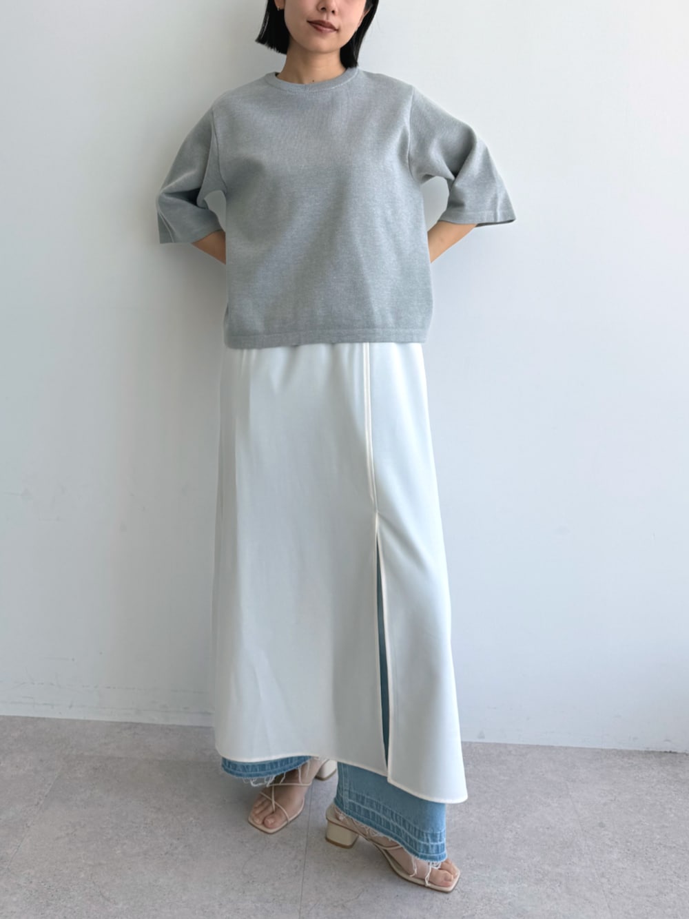 「for/cの[新色追加]スウェットライクハーフスリーブニット【サスティナブル】（ニット/セーター、グレー系）」を使った、for/cさん（レディース・167cm）の春コーディネートの1枚目の写真