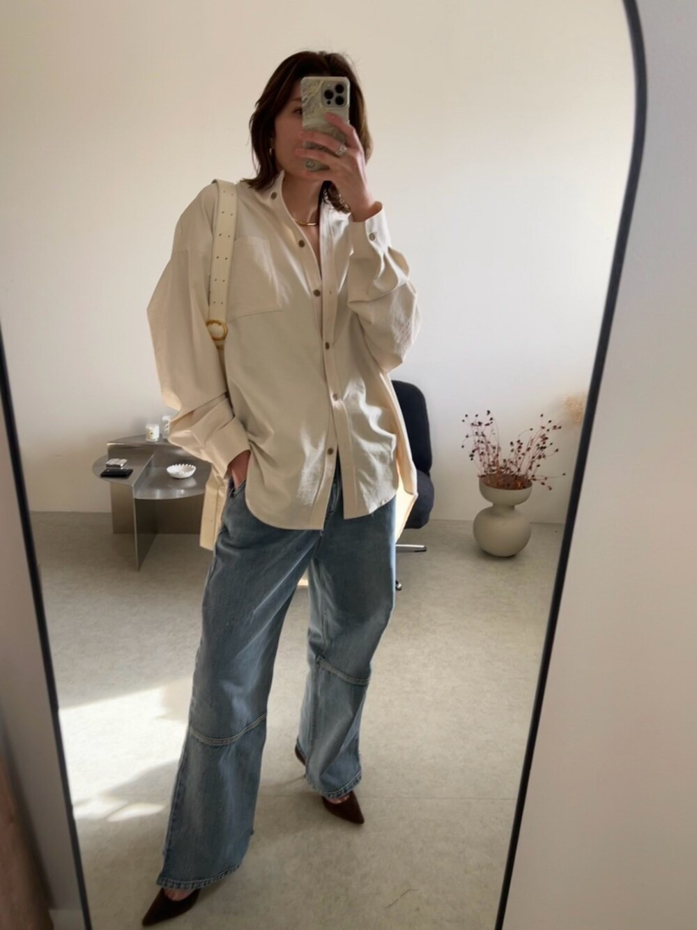「for/cの速乾ルーズバンドカラーシャツ【サスティナブル】（シャツ/ブラウス、ホワイト系）」を使った、for/cさん（レディース・158cm）の春コーディネートの1枚目の写真